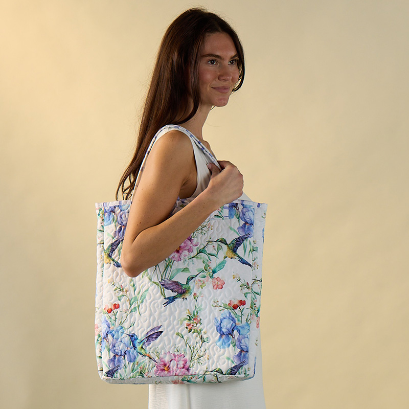 Hummingbird Quilted Thow in Tote - Image 2